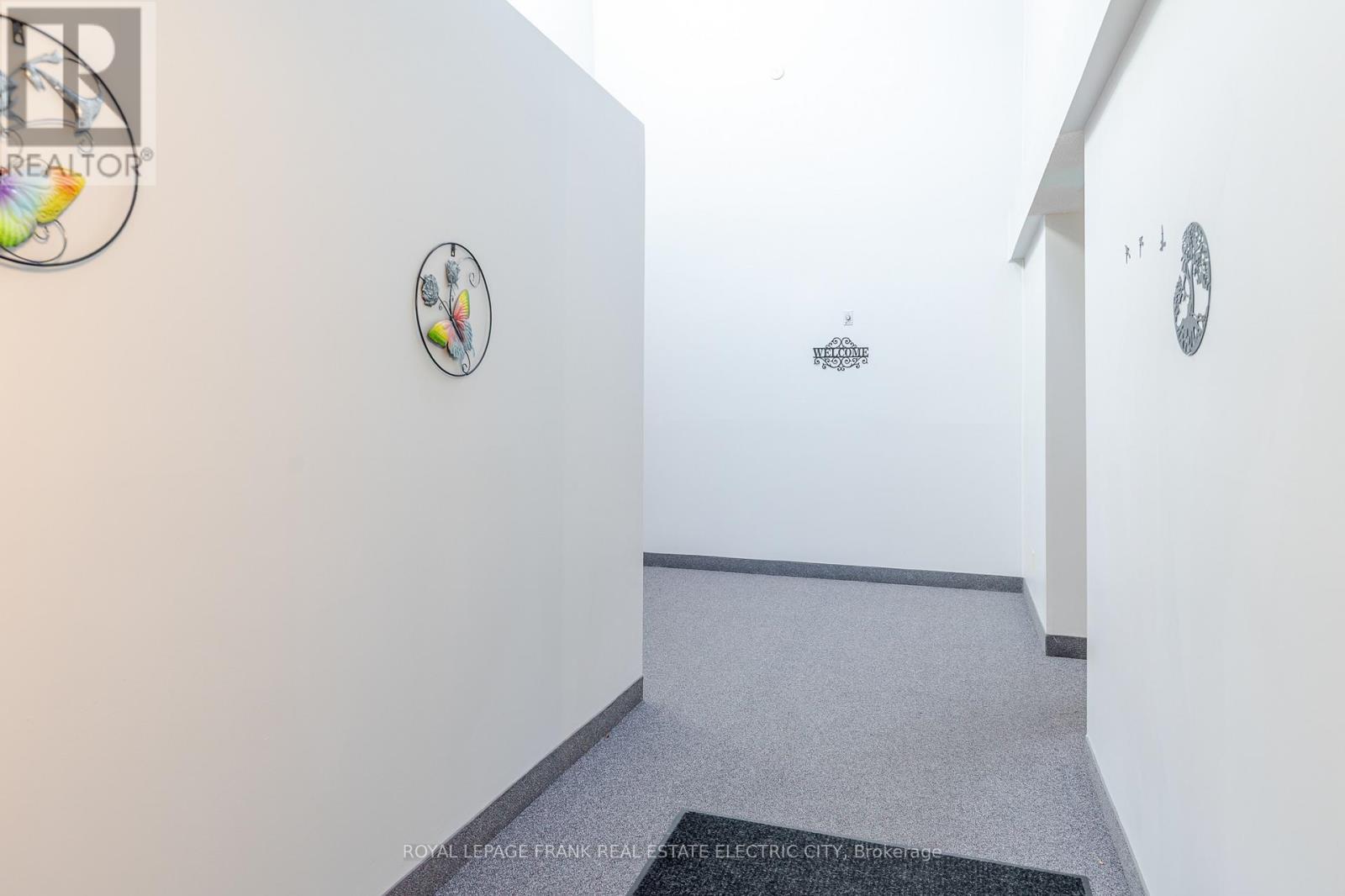 












30 - 36 CHAMPLAIN CRESCENT

,
Peterborough (Northcrest Ward 5),




Ontario
K9L1T1

