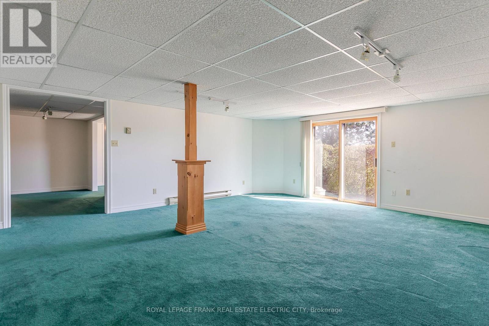 












30 - 36 CHAMPLAIN CRESCENT

,
Peterborough (Northcrest Ward 5),




Ontario
K9L1T1

