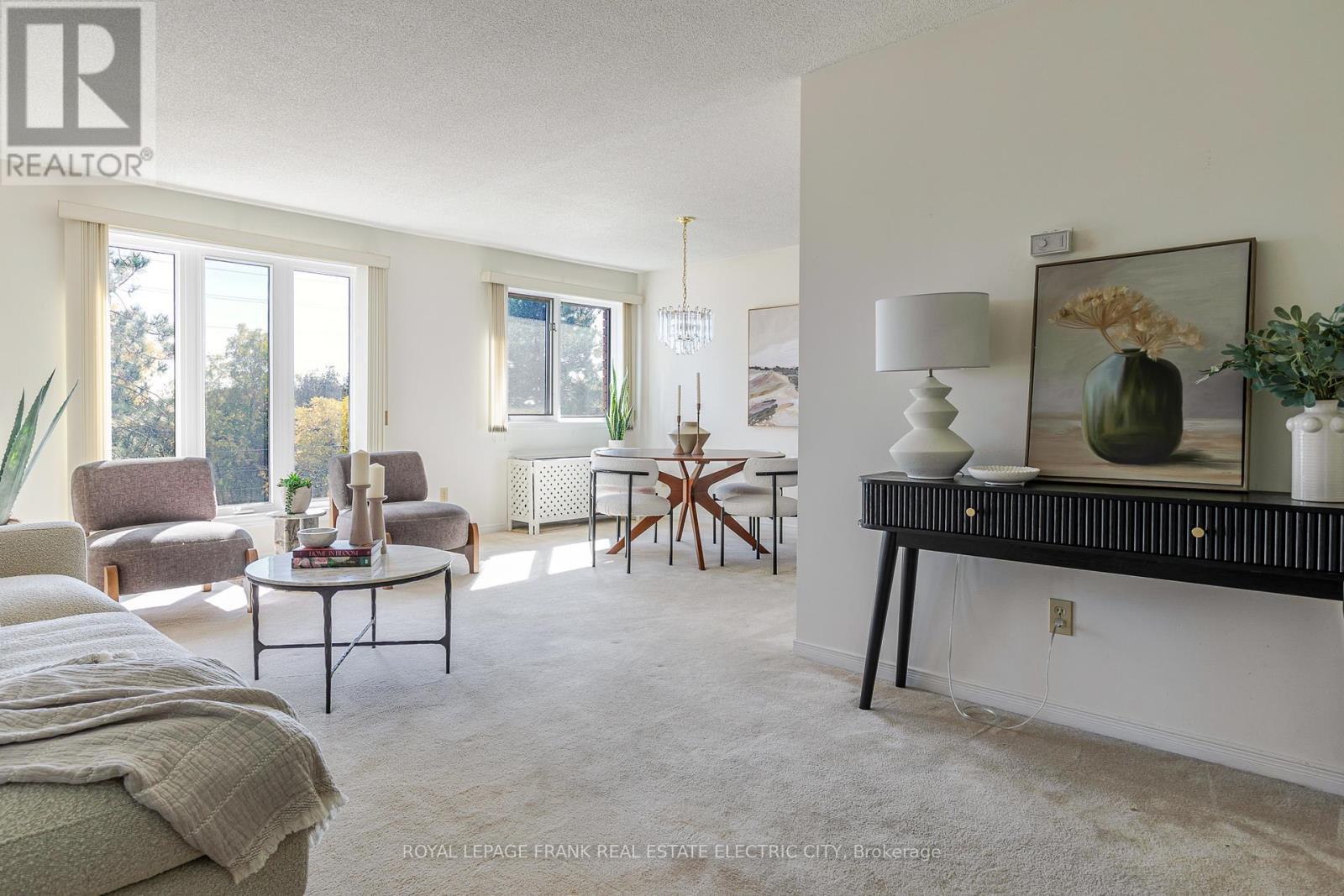 












30 - 36 CHAMPLAIN CRESCENT

,
Peterborough (Northcrest Ward 5),




Ontario
K9L1T1

