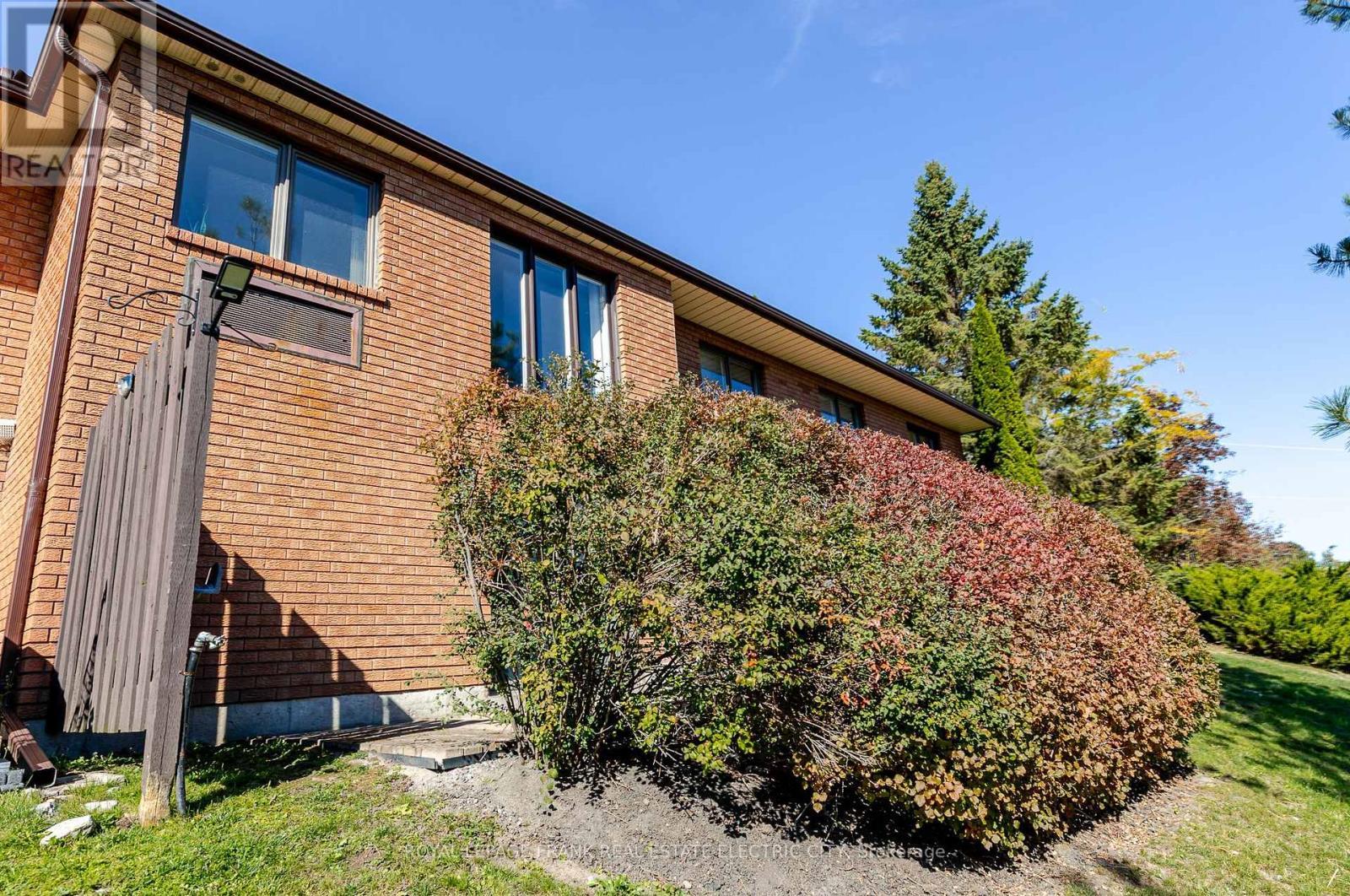 












30 - 36 CHAMPLAIN CRESCENT

,
Peterborough (Northcrest Ward 5),




Ontario
K9L1T1

