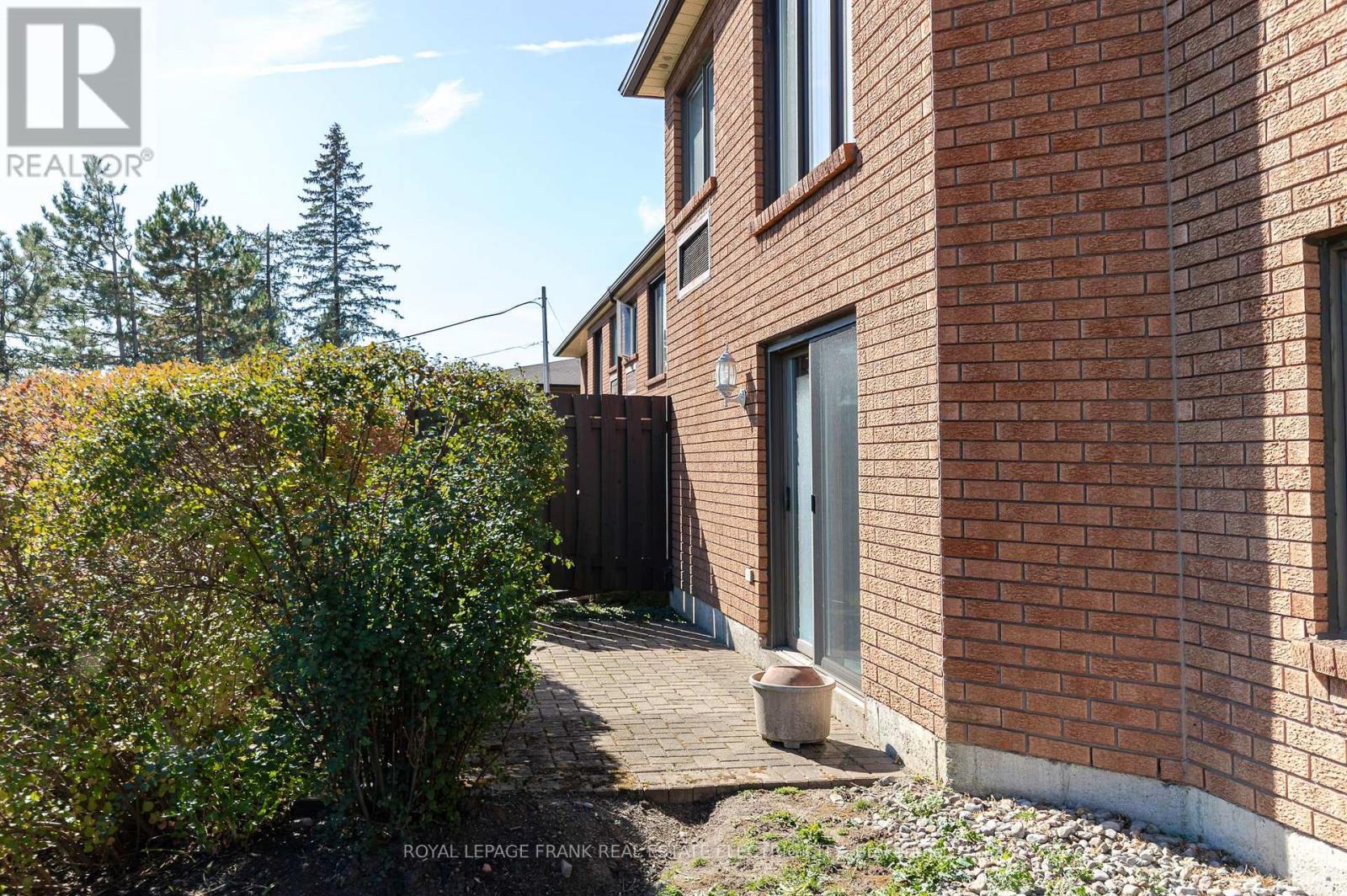 












30 - 36 CHAMPLAIN CRESCENT

,
Peterborough (Northcrest Ward 5),




Ontario
K9L1T1

