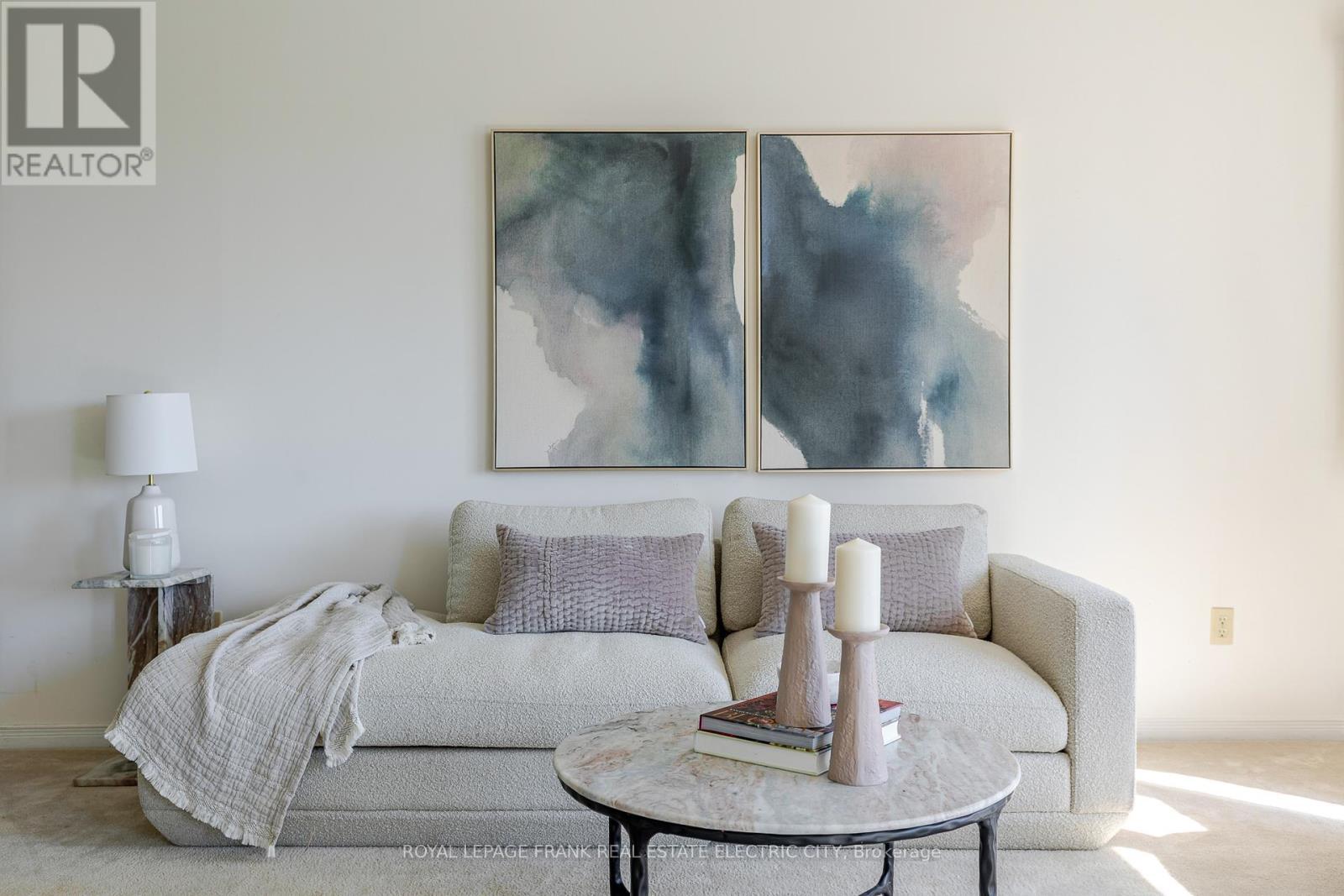 












30 - 36 CHAMPLAIN CRESCENT

,
Peterborough (Northcrest Ward 5),




Ontario
K9L1T1

