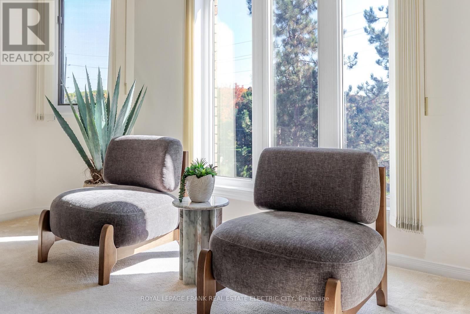 












30 - 36 CHAMPLAIN CRESCENT

,
Peterborough (Northcrest Ward 5),




Ontario
K9L1T1

