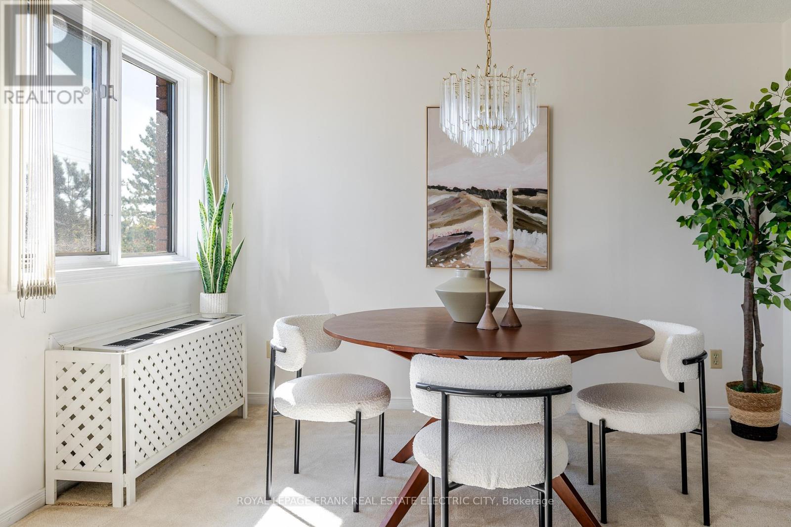 












30 - 36 CHAMPLAIN CRESCENT

,
Peterborough (Northcrest Ward 5),




Ontario
K9L1T1

