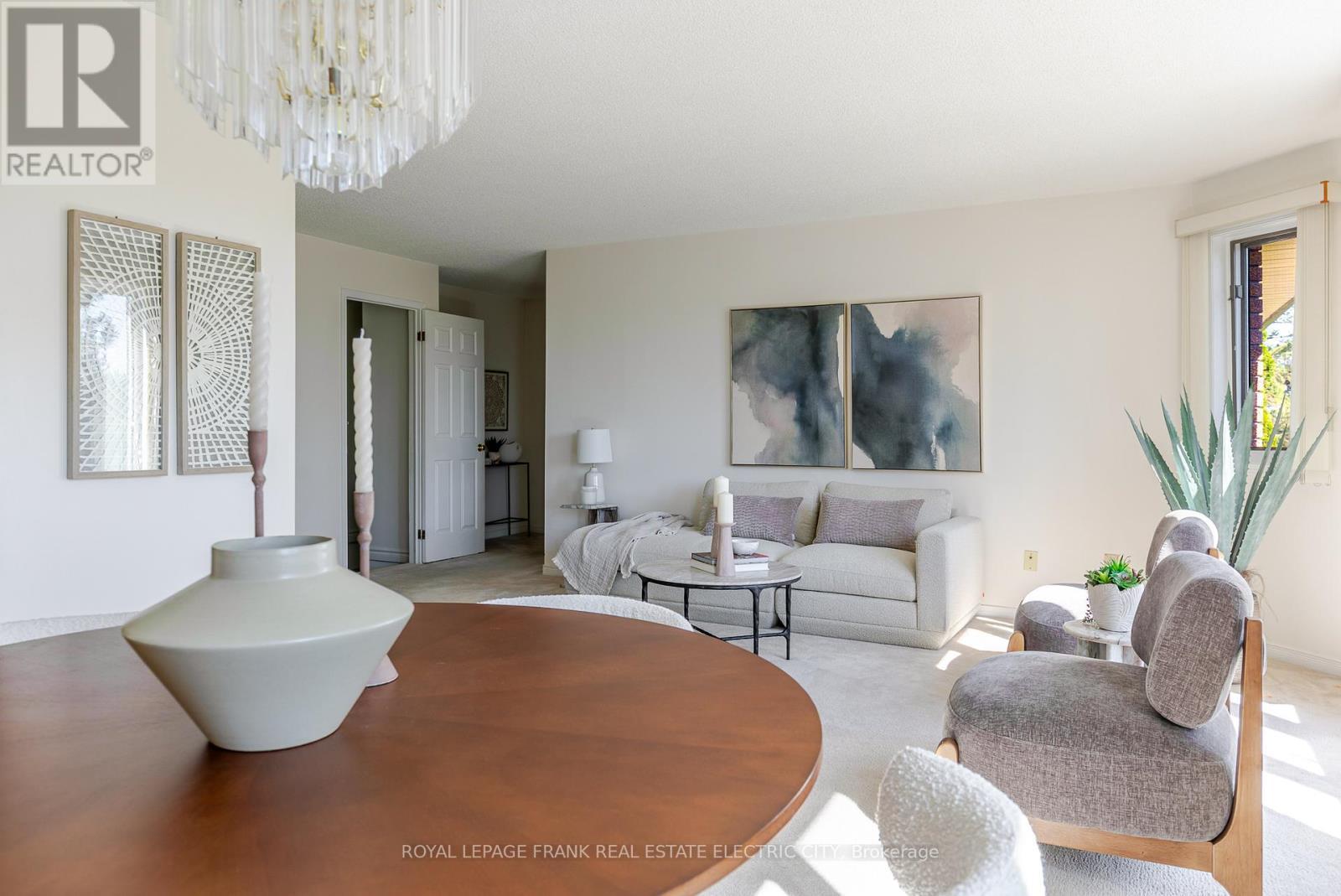 












30 - 36 CHAMPLAIN CRESCENT

,
Peterborough (Northcrest Ward 5),




Ontario
K9L1T1

