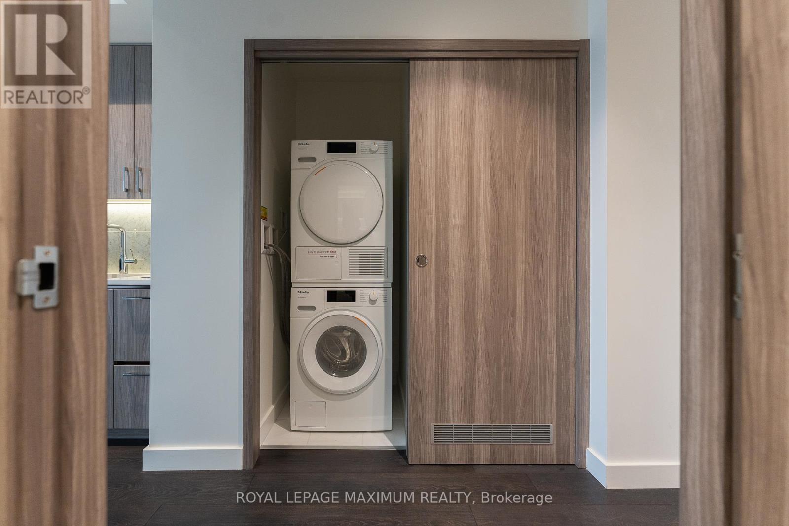 












502 - 95 MCMAHON DRIVE

,
Toronto,




Ontario
M2K0H1

