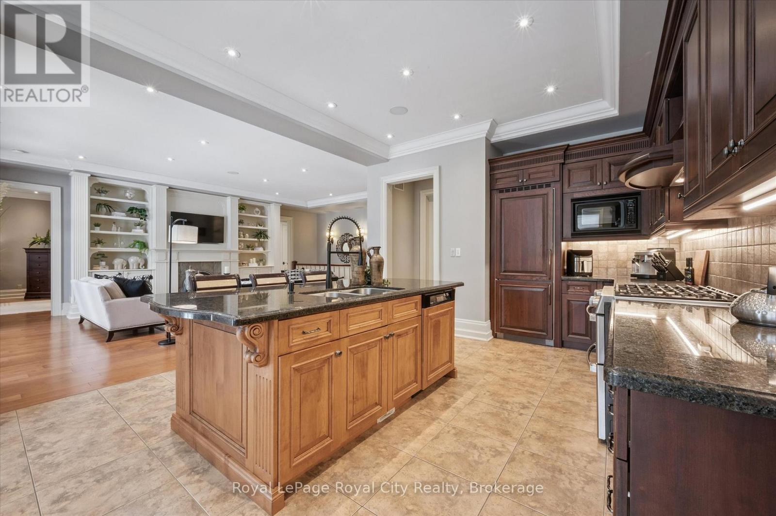 












63 METCALFE STREET

,
Guelph (St. George's),




Ontario
N1E4X7

