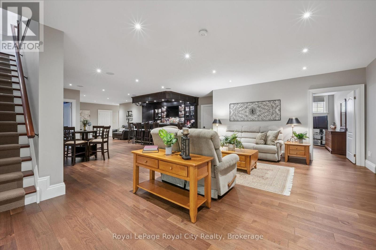 












63 METCALFE STREET

,
Guelph (St. George's),




Ontario
N1E4X7

