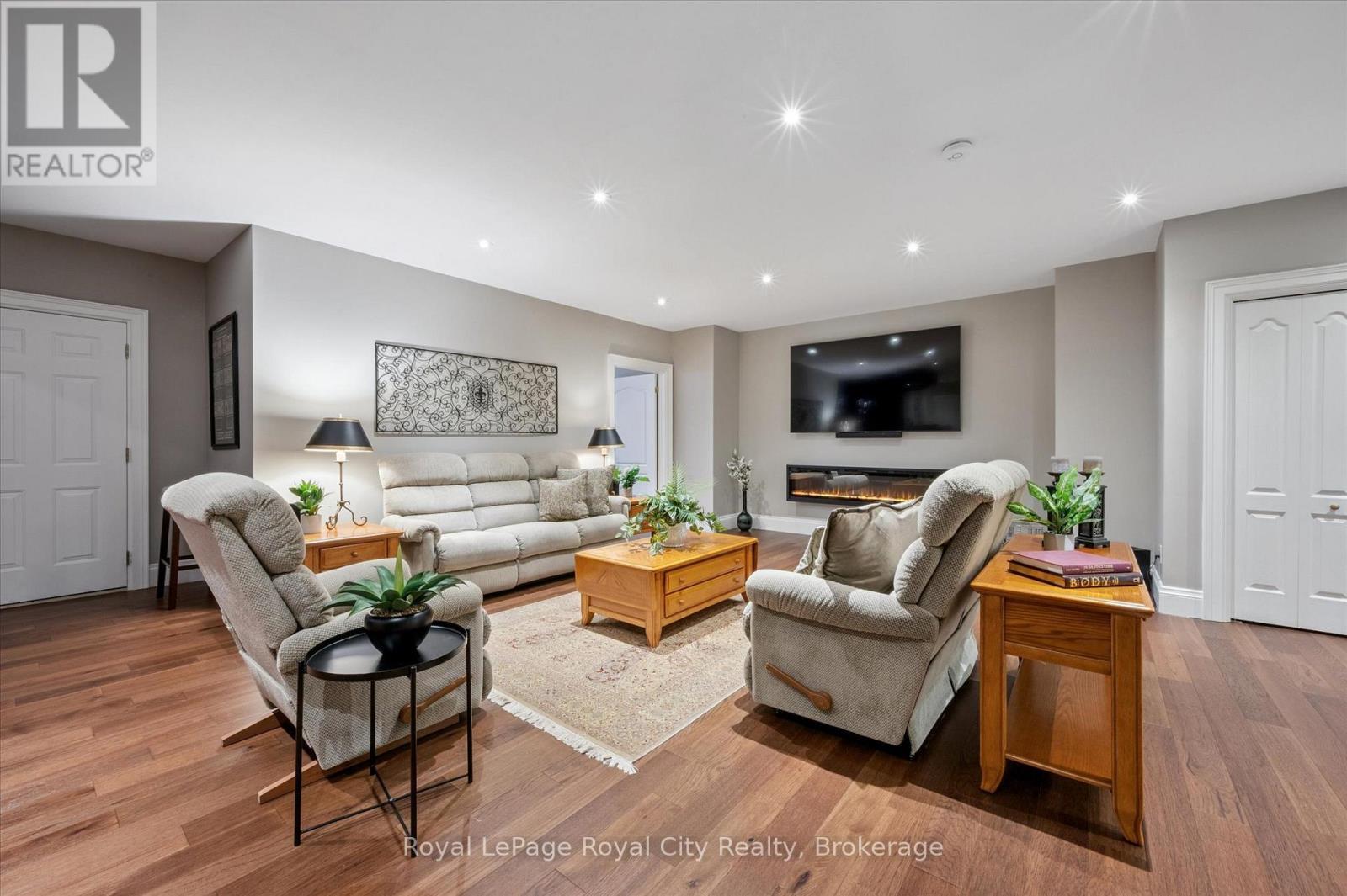 












63 METCALFE STREET

,
Guelph (St. George's),




Ontario
N1E4X7

