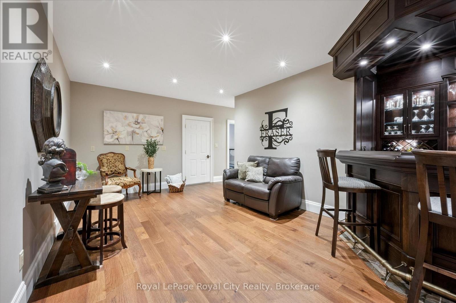 












63 METCALFE STREET

,
Guelph (St. George's),




Ontario
N1E4X7

