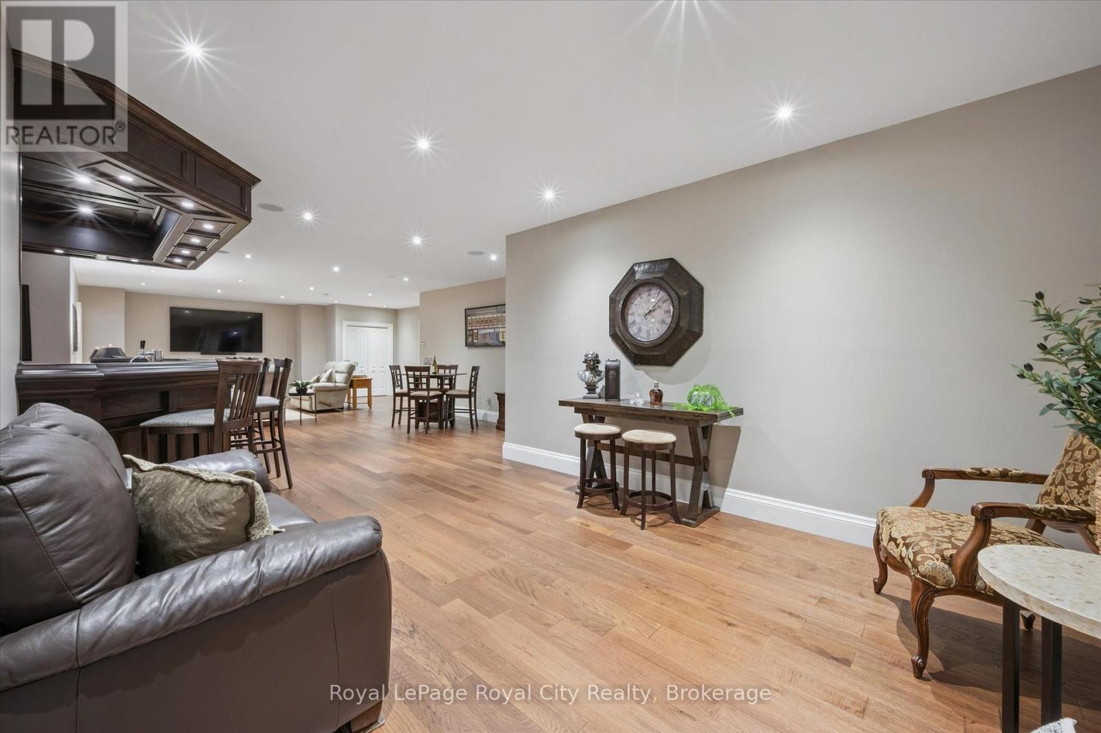 












63 METCALFE STREET

,
Guelph (St. George's),




Ontario
N1E4X7

