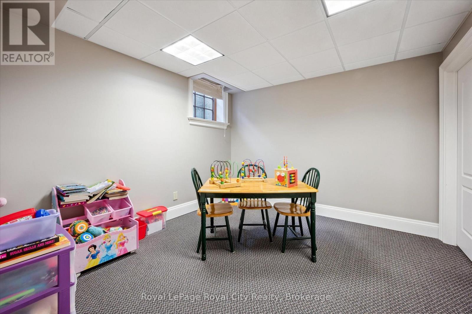 












63 METCALFE STREET

,
Guelph (St. George's),




Ontario
N1E4X7

