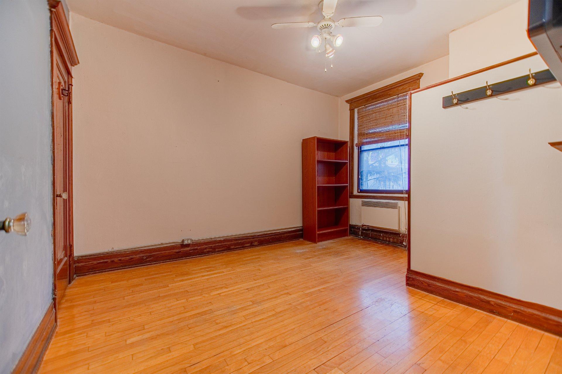 









519


Boul. St-Joseph E.

, 1,
Montréal (Le Plateau-Mont-Royal),




QC
H2J1K1

