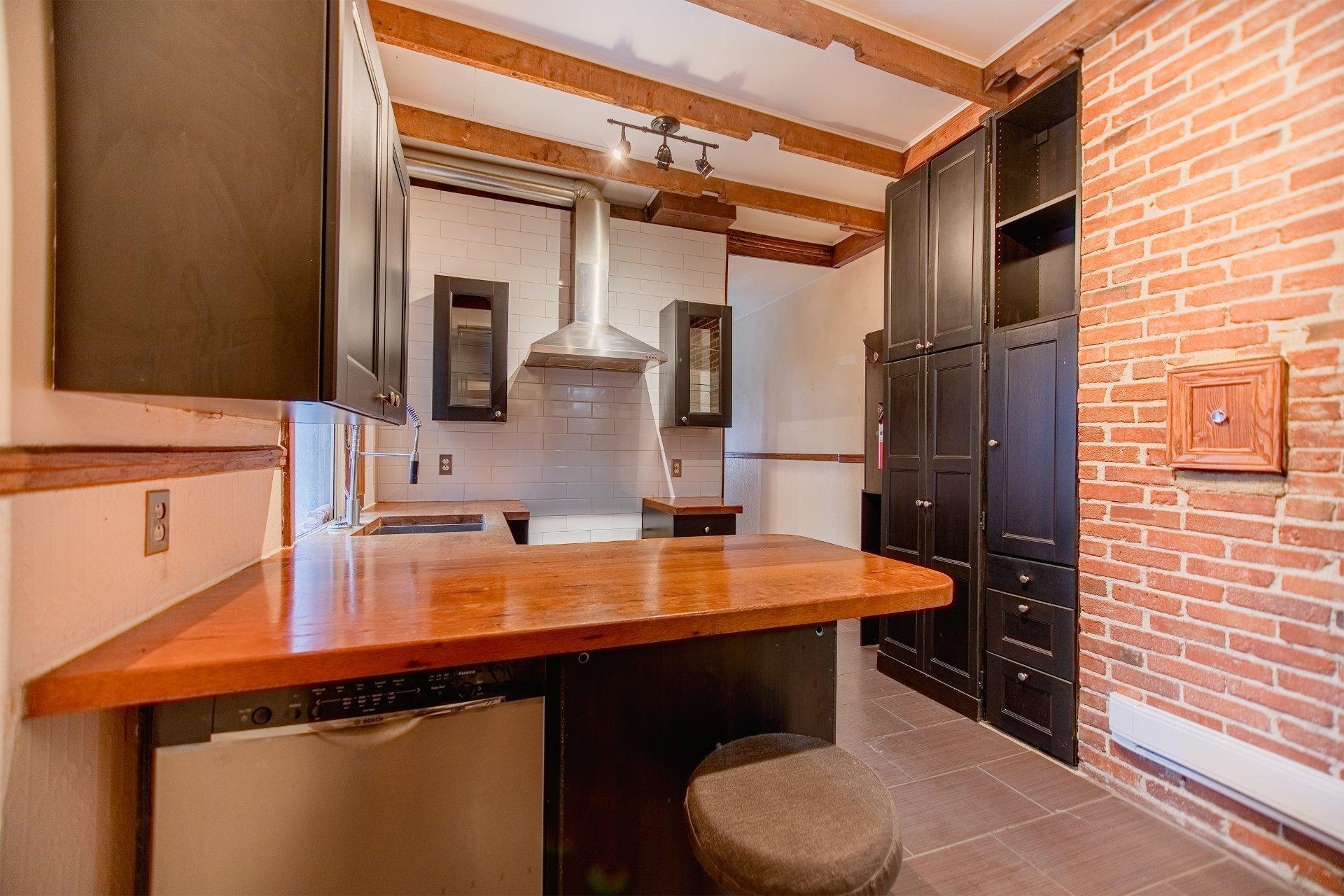 









519


Boul. St-Joseph E.

, 1,
Montréal (Le Plateau-Mont-Royal),




QC
H2J1K1

