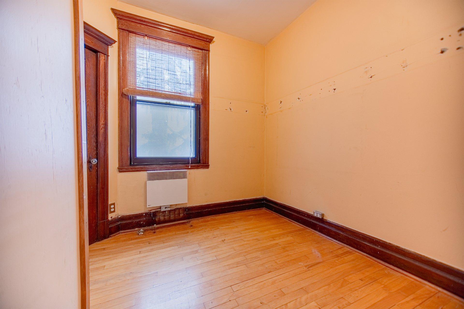 









519


Boul. St-Joseph E.

, 1,
Montréal (Le Plateau-Mont-Royal),




QC
H2J1K1

