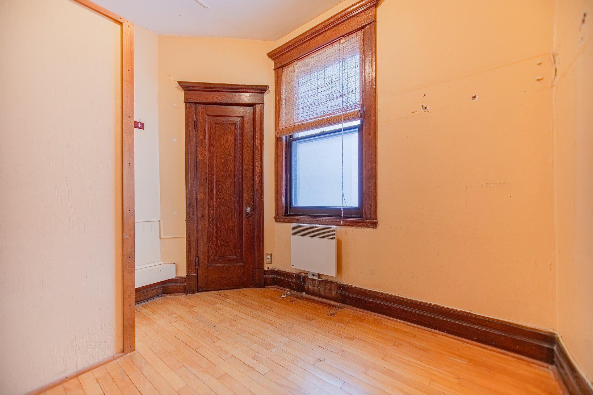 









519


Boul. St-Joseph E.

, 1,
Montréal (Le Plateau-Mont-Royal),




QC
H2J1K1

