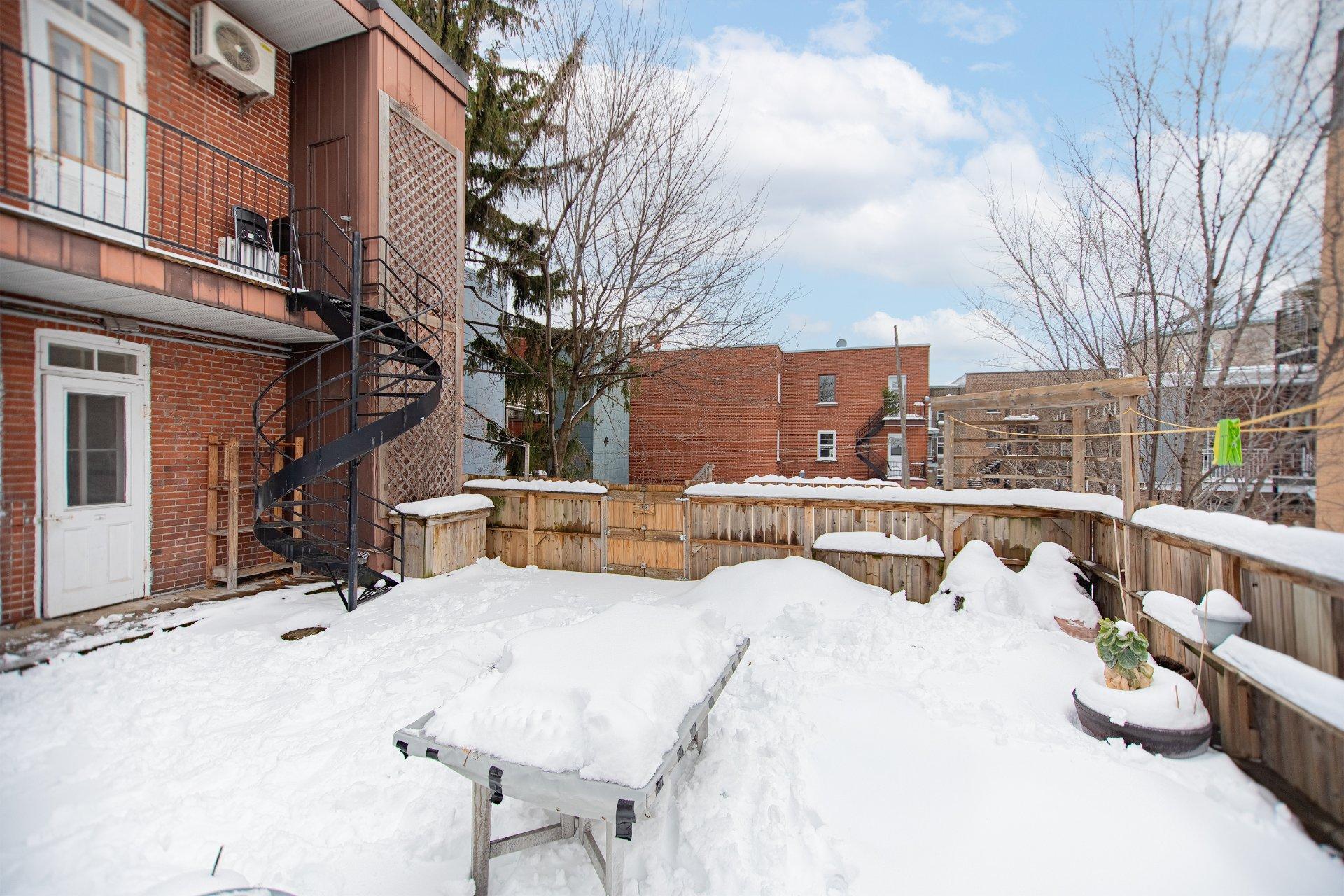 









519


Boul. St-Joseph E.

, 1,
Montréal (Le Plateau-Mont-Royal),




QC
H2J1K1

