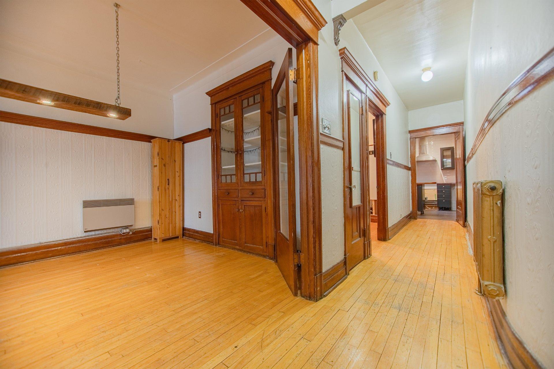 









519


Boul. St-Joseph E.

, 1,
Montréal (Le Plateau-Mont-Royal),




QC
H2J1K1

