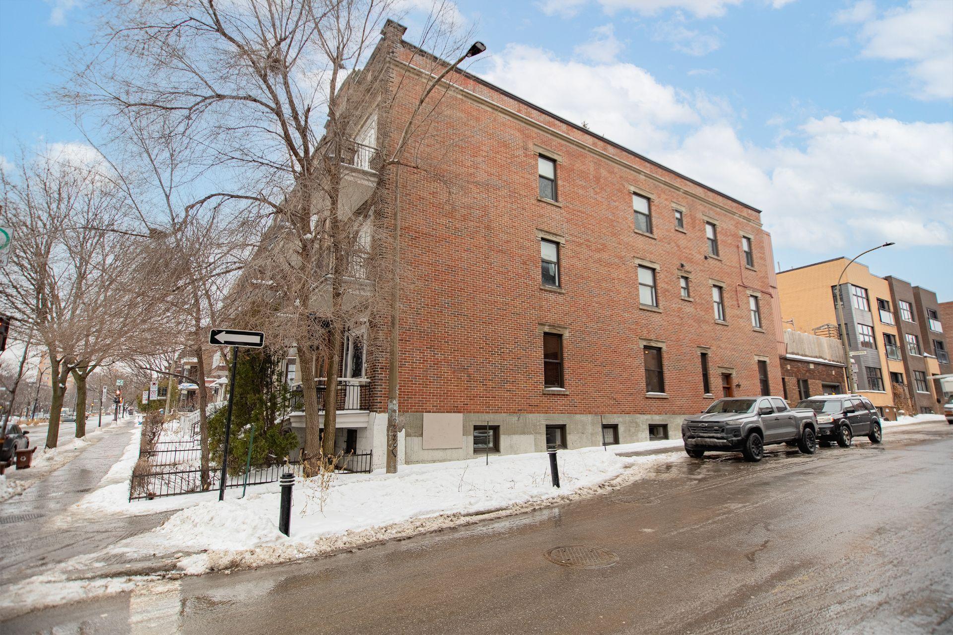 









519


Boul. St-Joseph E.

, 1,
Montréal (Le Plateau-Mont-Royal),




QC
H2J1K1

