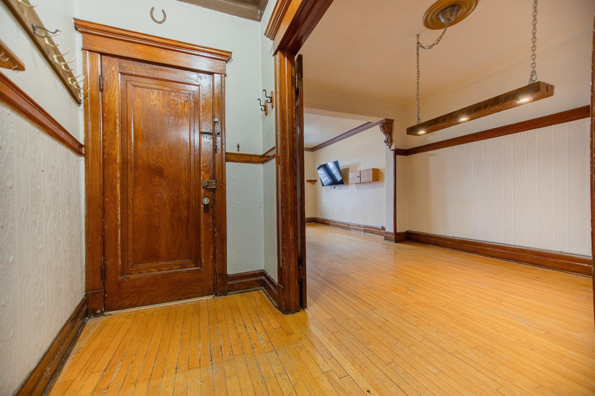 









519


Boul. St-Joseph E.

, 1,
Montréal (Le Plateau-Mont-Royal),




QC
H2J1K1

