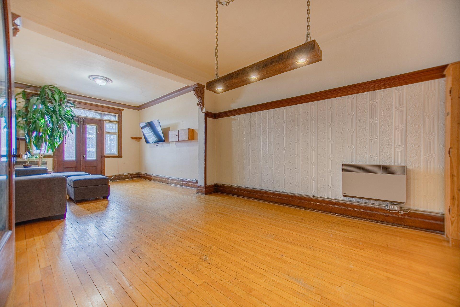 









519


Boul. St-Joseph E.

, 1,
Montréal (Le Plateau-Mont-Royal),




QC
H2J1K1

