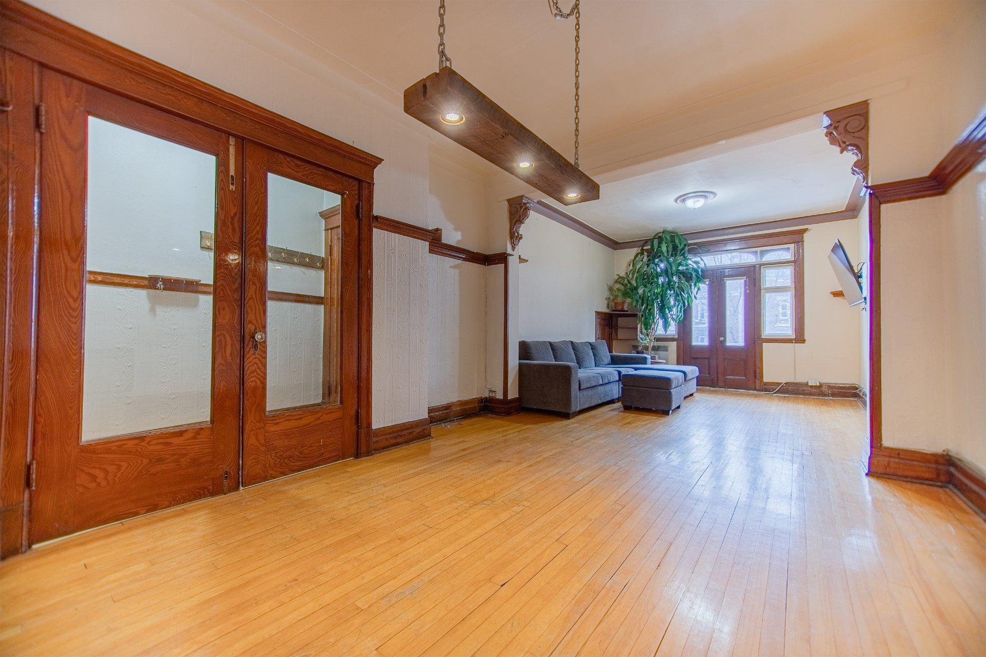 









519


Boul. St-Joseph E.

, 1,
Montréal (Le Plateau-Mont-Royal),




QC
H2J1K1

