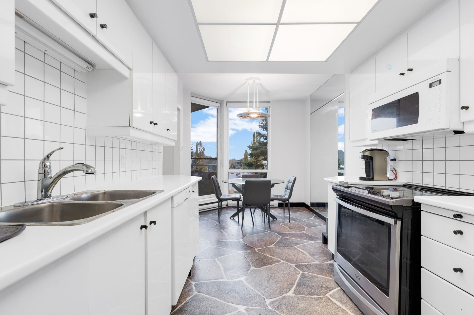 









6500


Ch. Mackle

, 305,
Côte-Saint-Luc,




QC
H4W3G7

