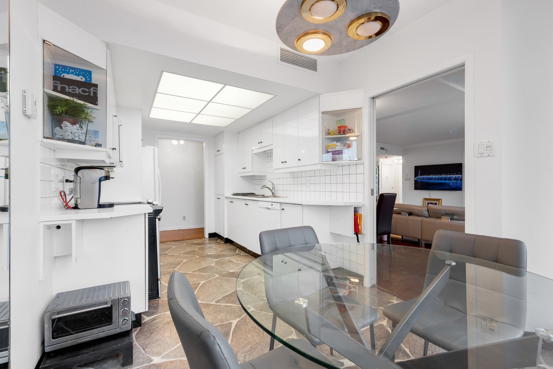 









6500


Ch. Mackle

, 305,
Côte-Saint-Luc,




QC
H4W3G7

