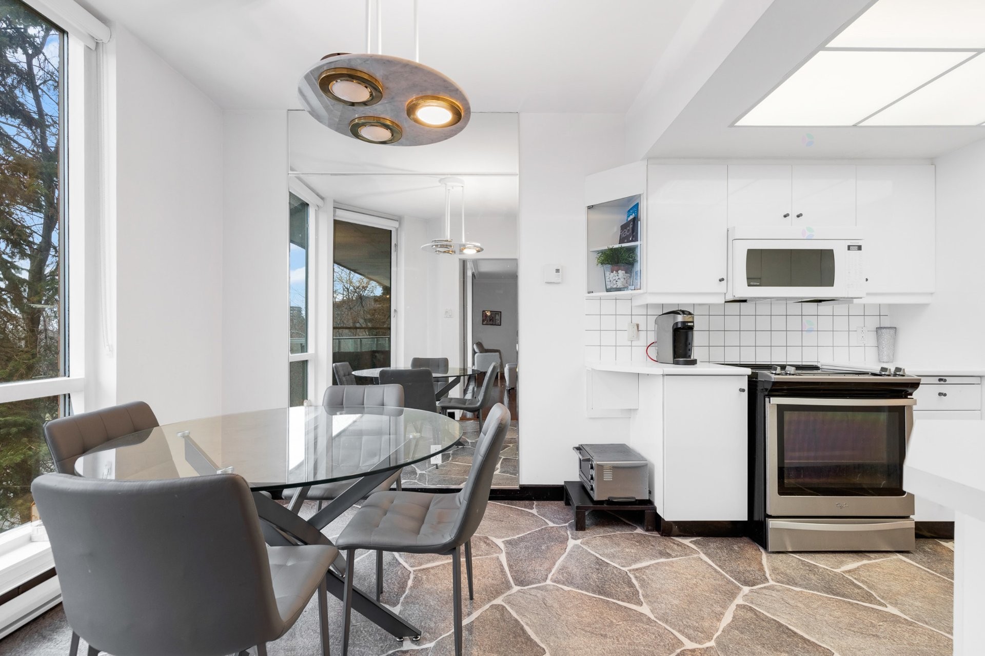 









6500


Ch. Mackle

, 305,
Côte-Saint-Luc,




QC
H4W3G7

