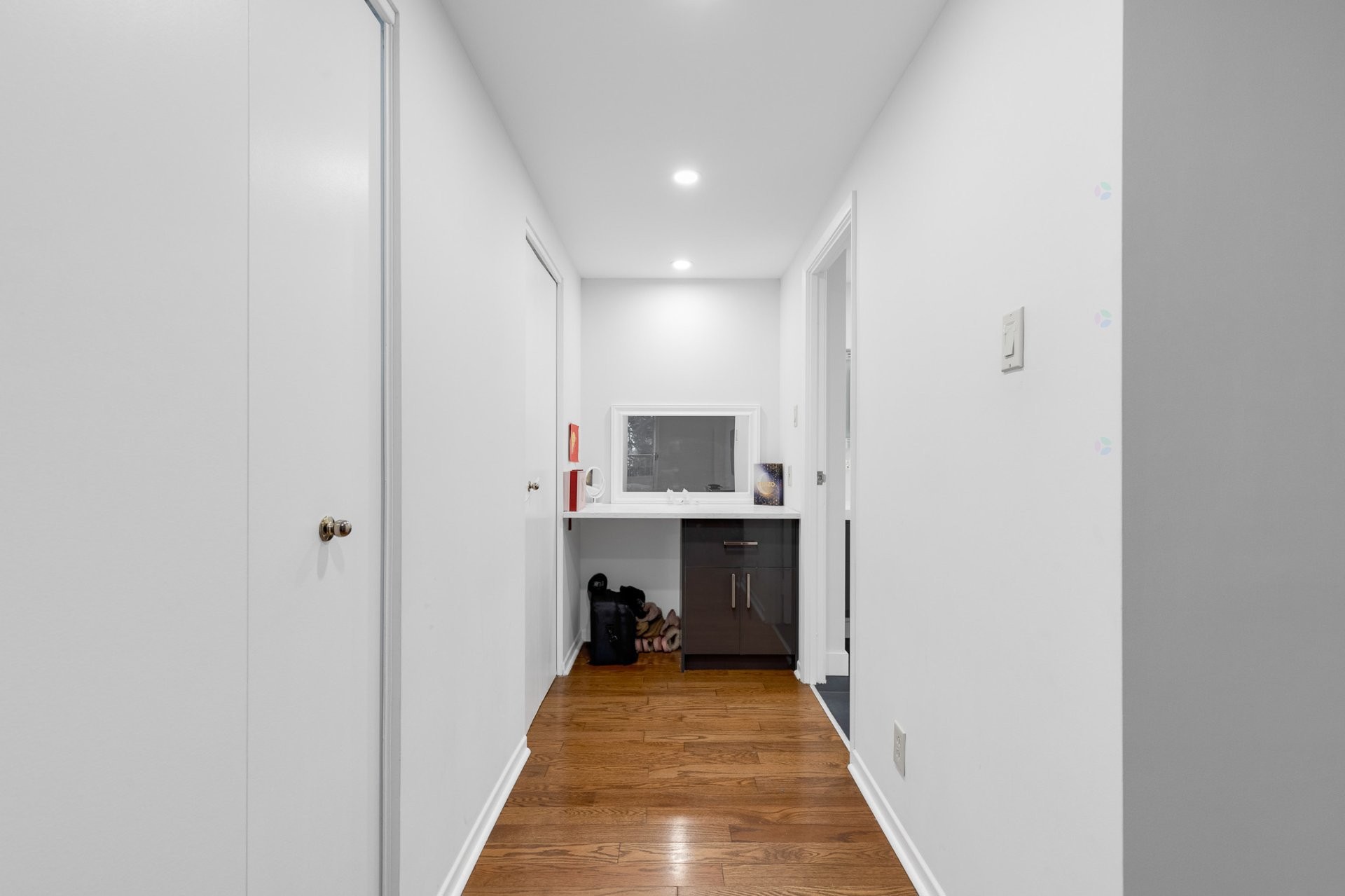 









6500


Ch. Mackle

, 305,
Côte-Saint-Luc,




QC
H4W3G7

