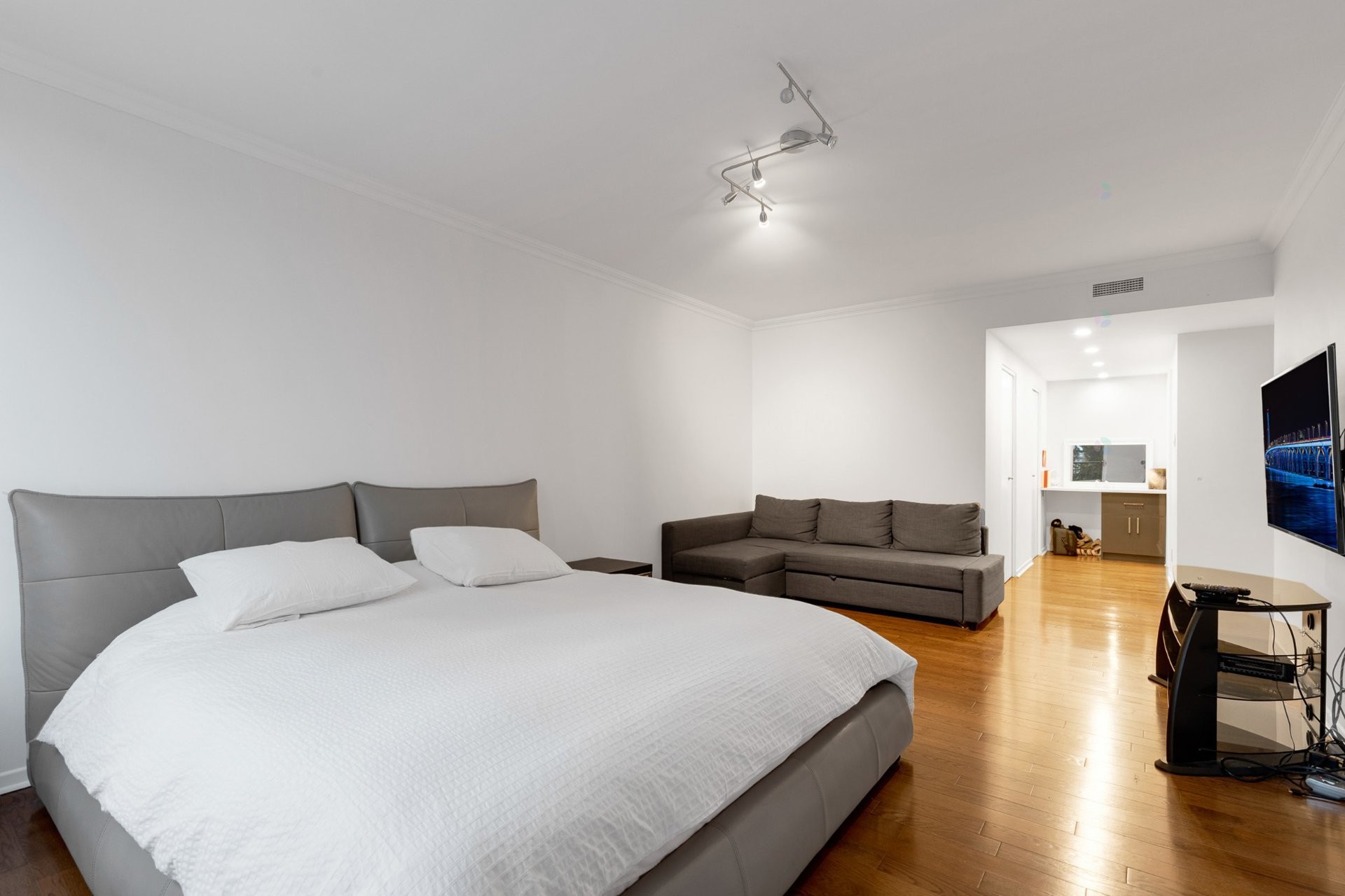 









6500


Ch. Mackle

, 305,
Côte-Saint-Luc,




QC
H4W3G7

