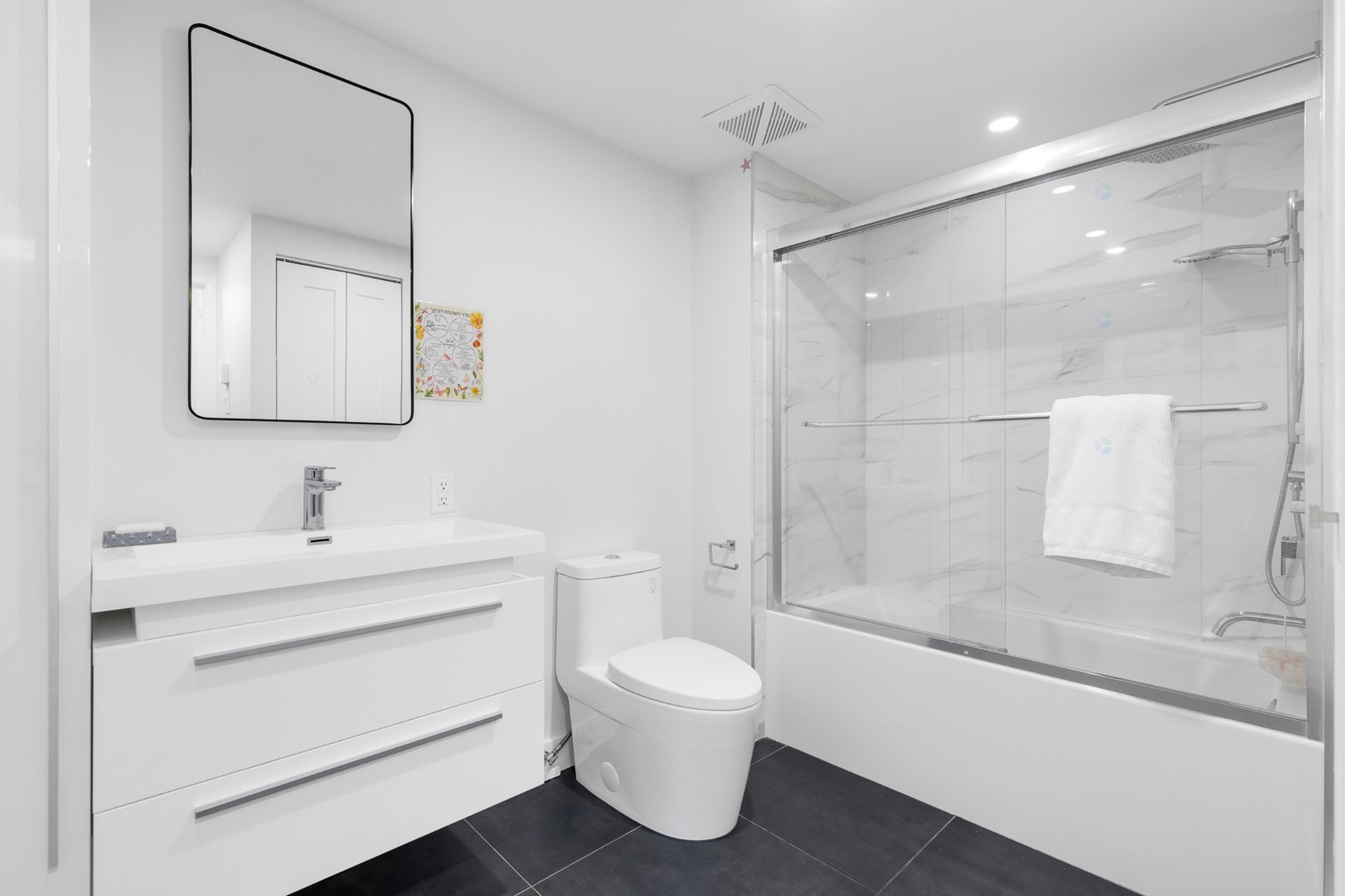 









6500


Ch. Mackle

, 305,
Côte-Saint-Luc,




QC
H4W3G7

