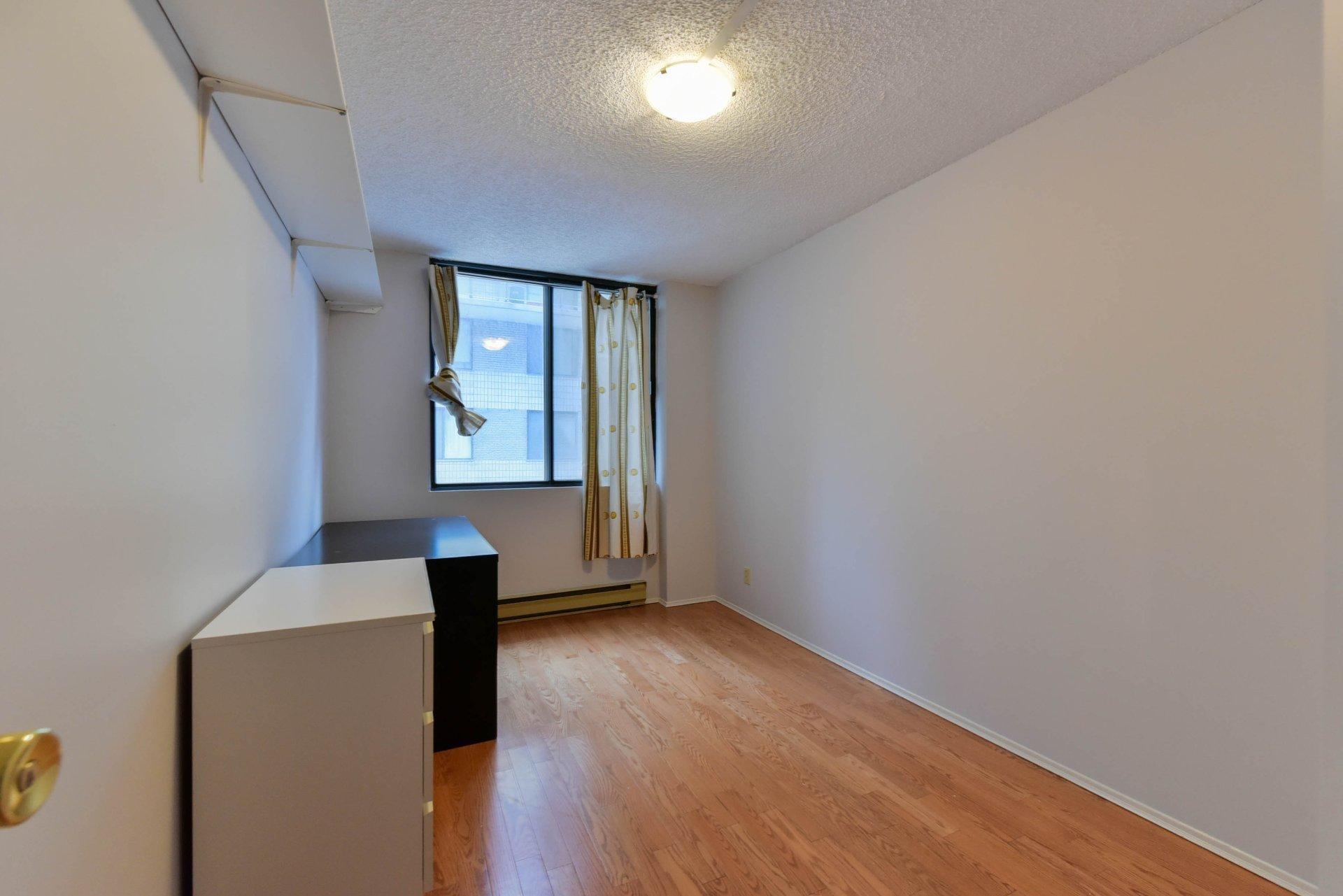 









1081


Rue St-Urbain

, 207,
Montréal (Ville-Marie),




QC
H2Z1K8

