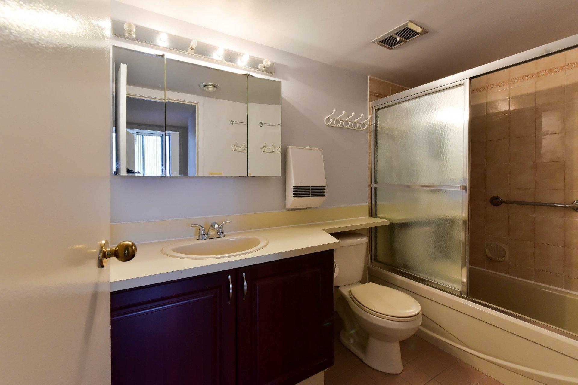 









1081


Rue St-Urbain

, 207,
Montréal (Ville-Marie),




QC
H2Z1K8

