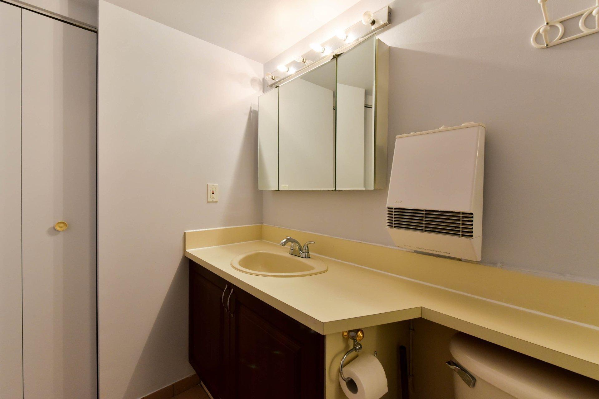 









1081


Rue St-Urbain

, 207,
Montréal (Ville-Marie),




QC
H2Z1K8

