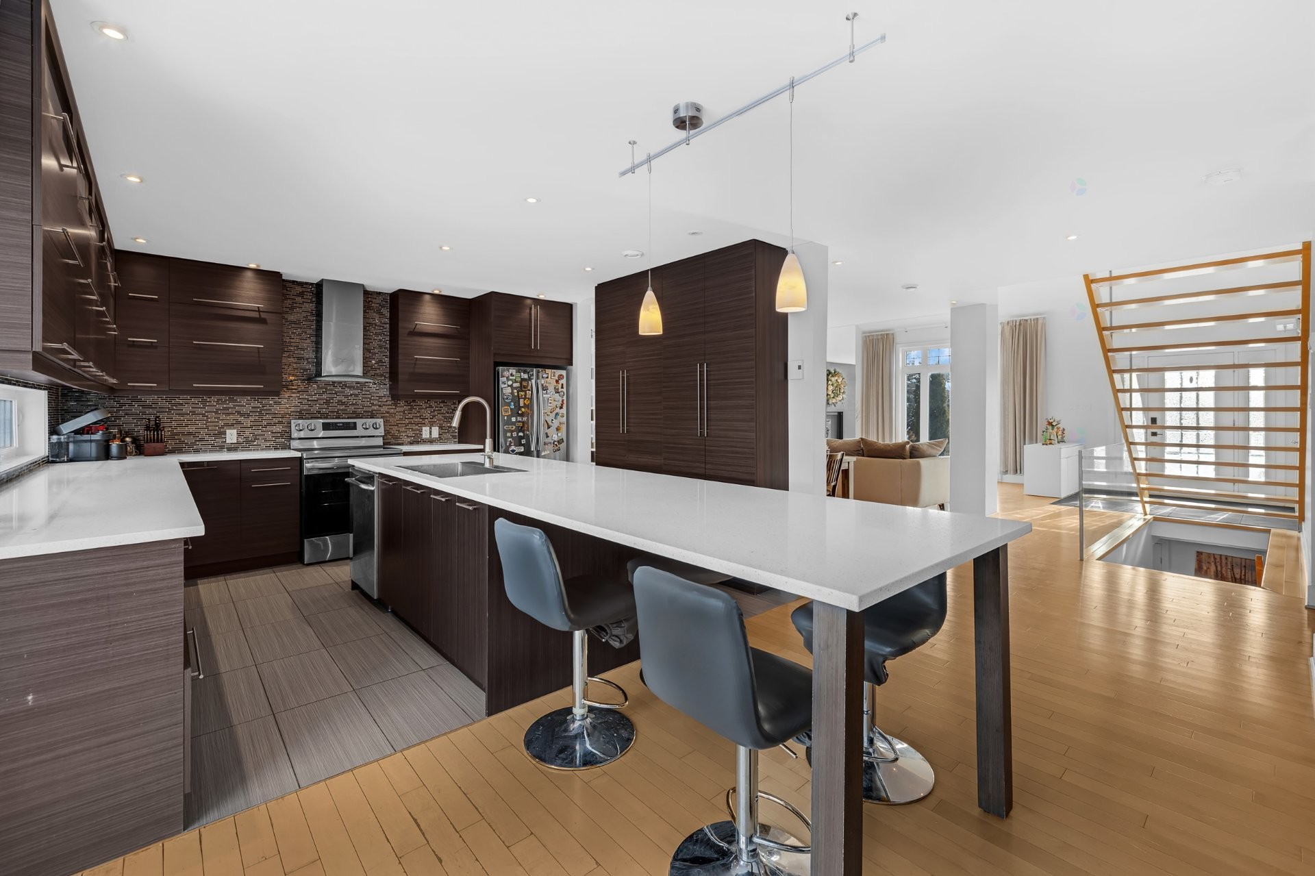 









3925


Rue Oslo

,
Brossard,




QC
J4Y2V5

