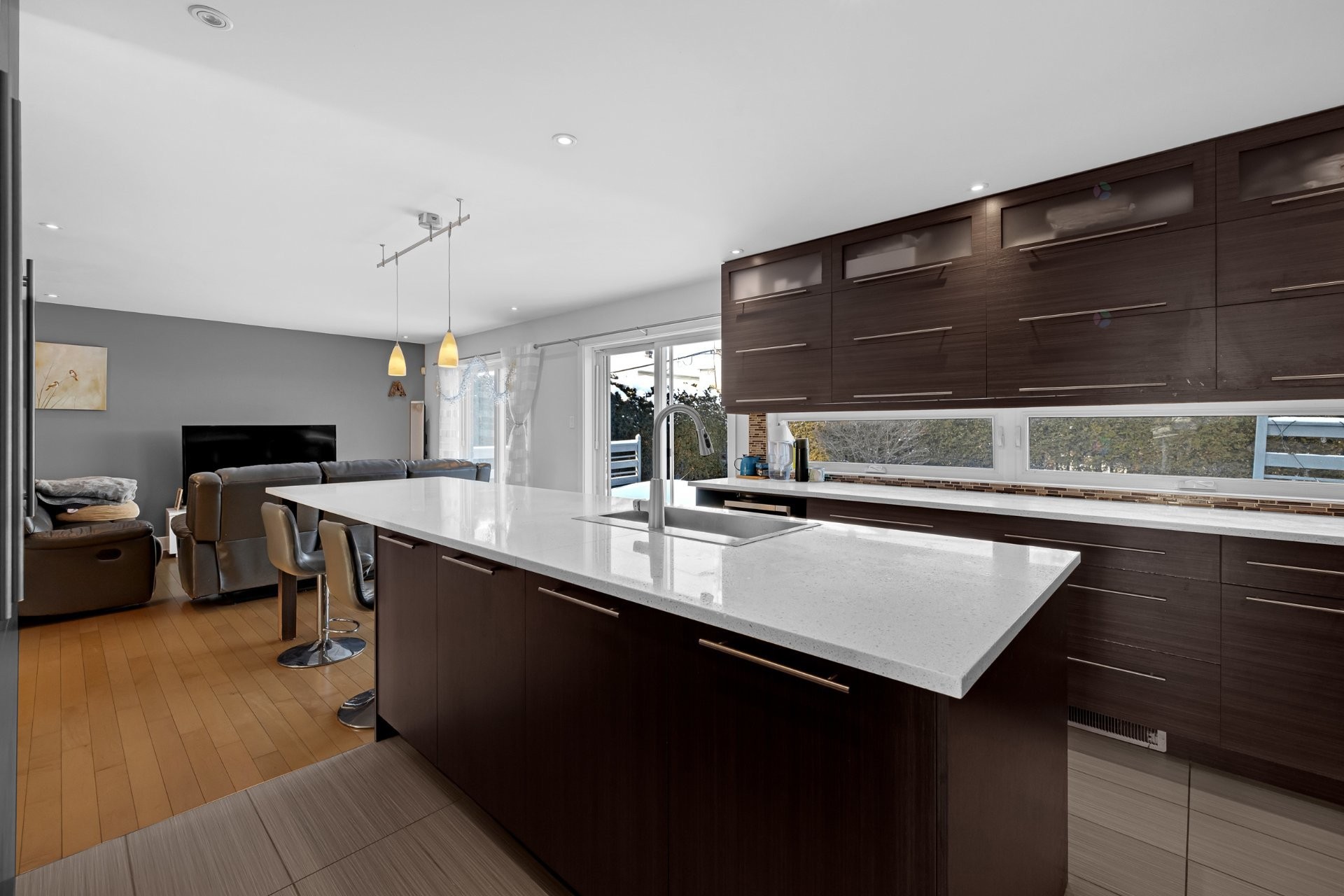 









3925


Rue Oslo

,
Brossard,




QC
J4Y2V5

