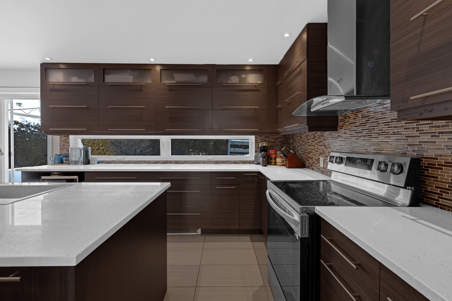 









3925


Rue Oslo

,
Brossard,




QC
J4Y2V5

