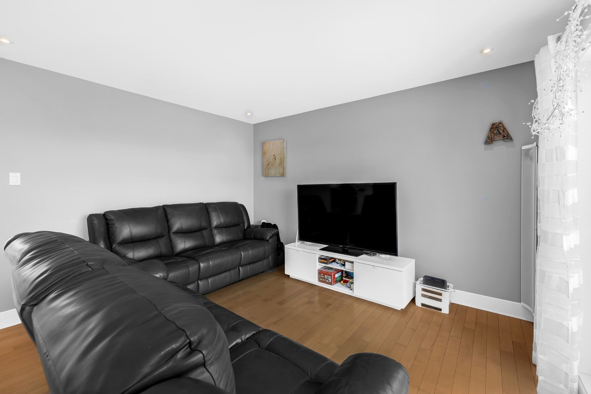 









3925


Rue Oslo

,
Brossard,




QC
J4Y2V5

