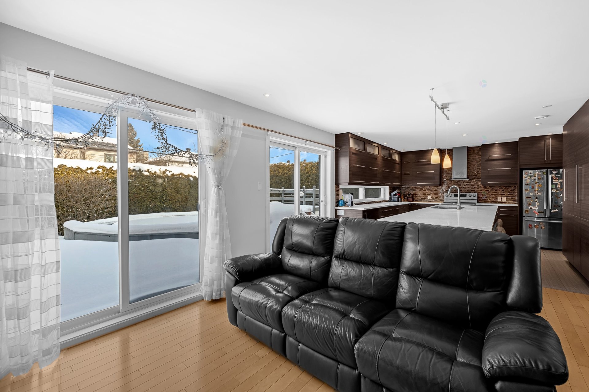 









3925


Rue Oslo

,
Brossard,




QC
J4Y2V5

