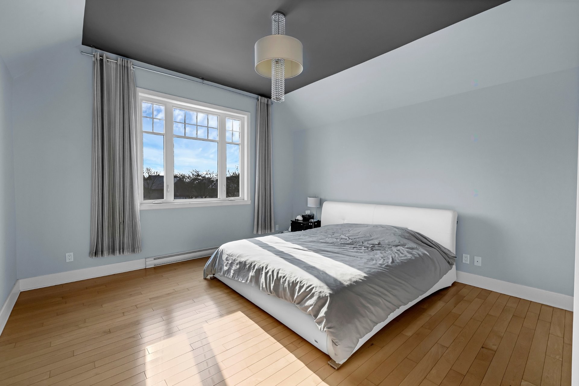 









3925


Rue Oslo

,
Brossard,




QC
J4Y2V5

