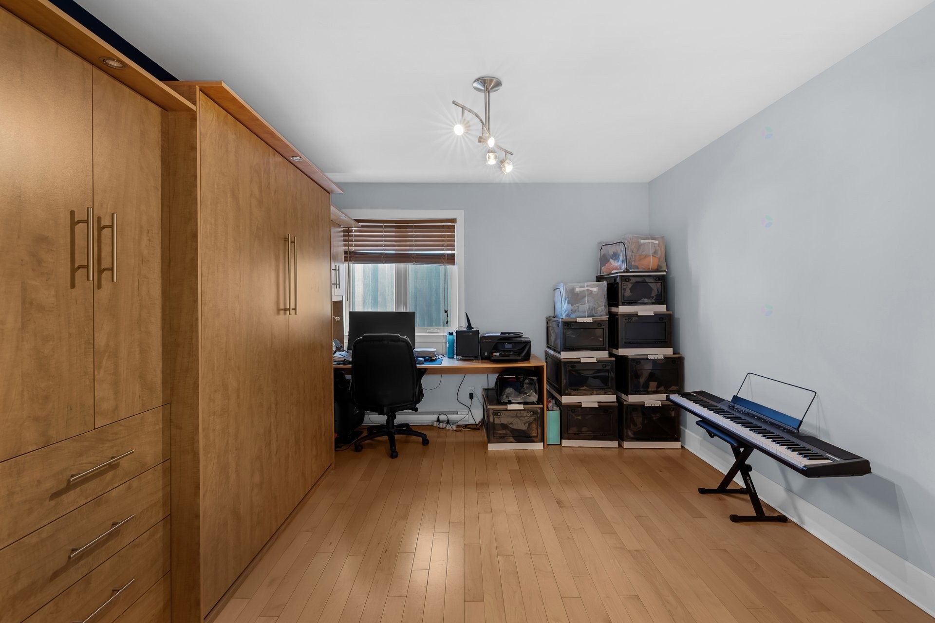 









3925


Rue Oslo

,
Brossard,




QC
J4Y2V5

