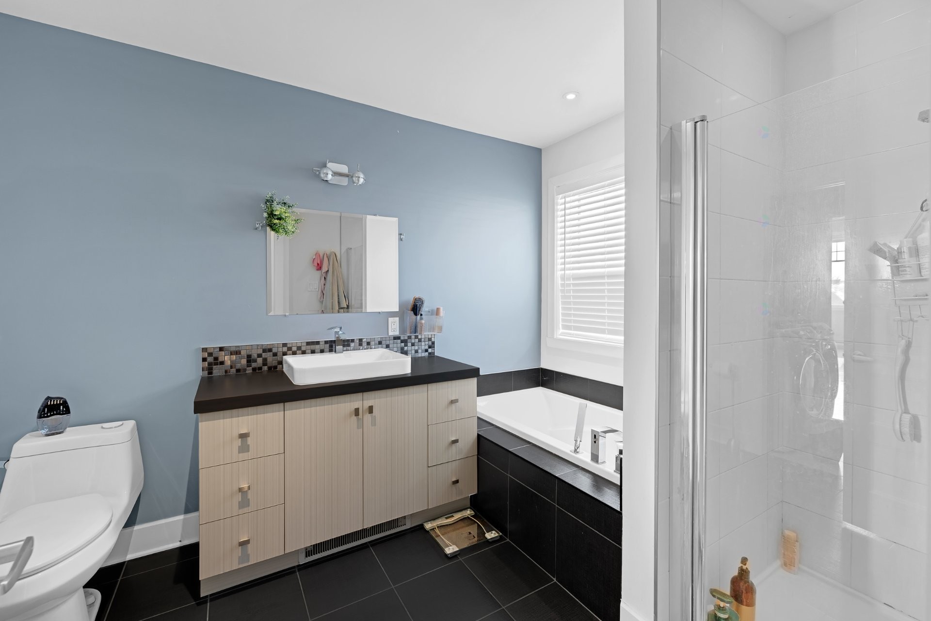 









3925


Rue Oslo

,
Brossard,




QC
J4Y2V5

