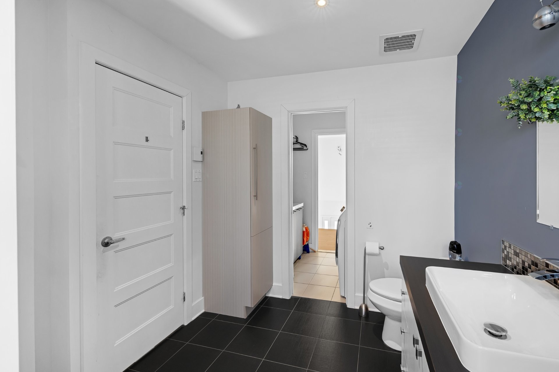 









3925


Rue Oslo

,
Brossard,




QC
J4Y2V5

