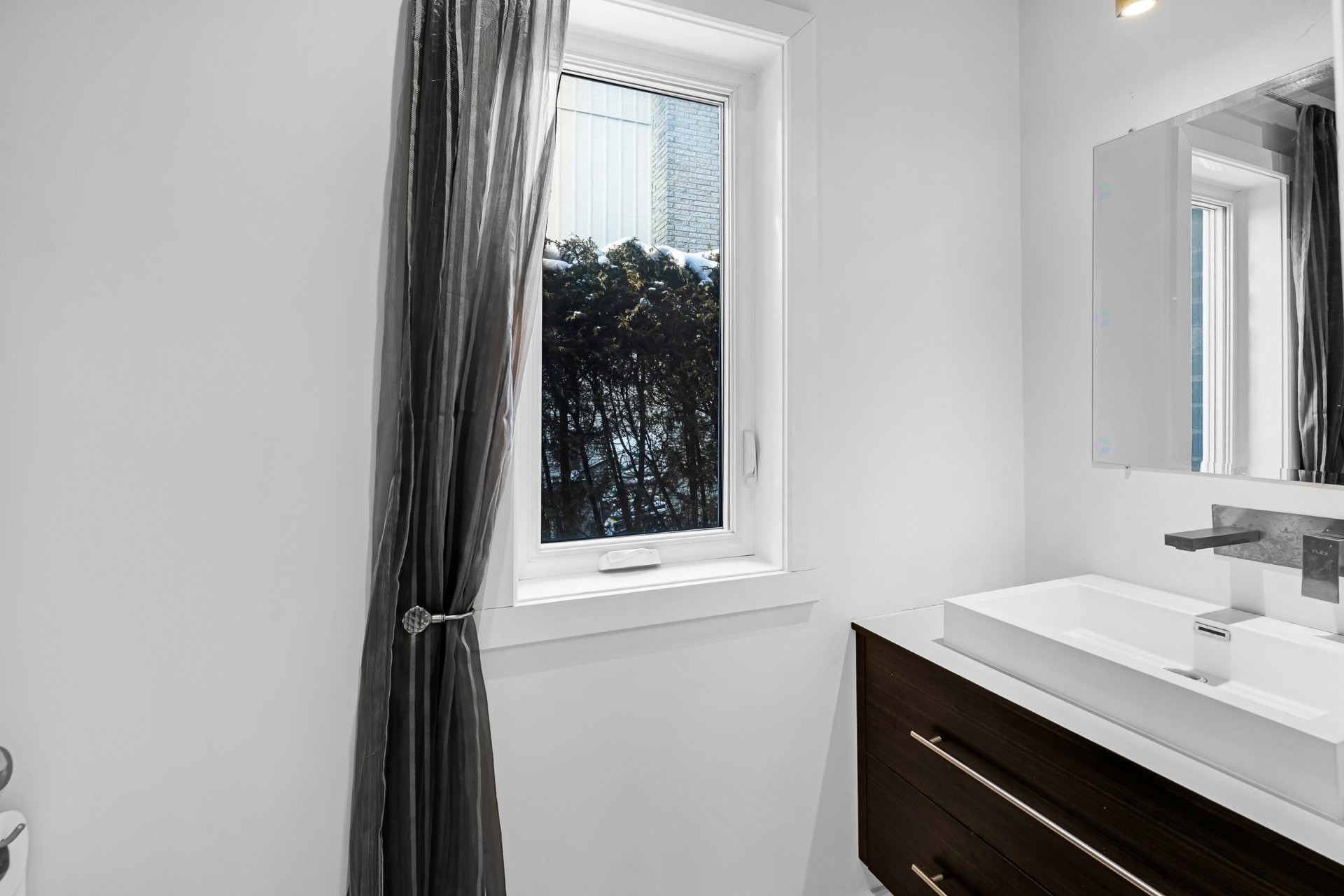 









3925


Rue Oslo

,
Brossard,




QC
J4Y2V5

