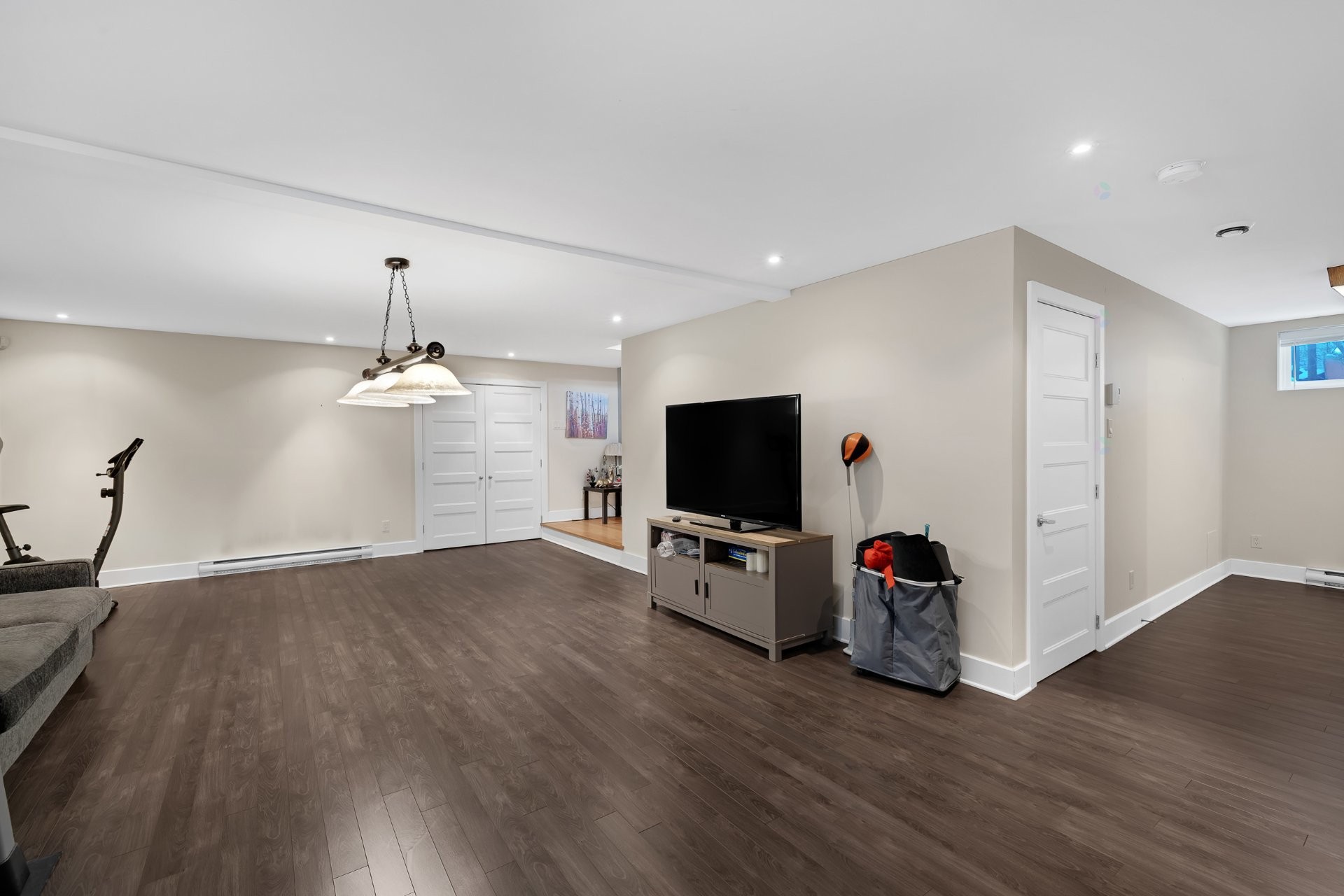 









3925


Rue Oslo

,
Brossard,




QC
J4Y2V5

