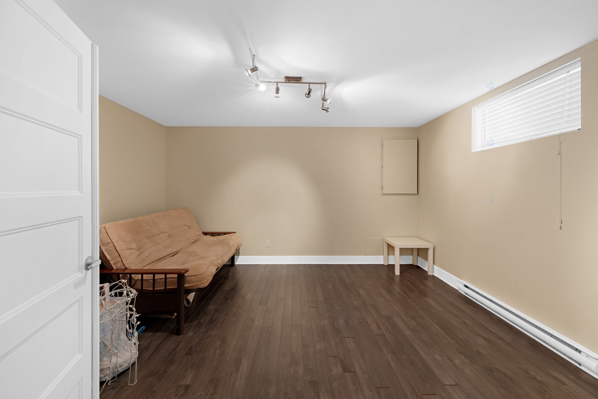 









3925


Rue Oslo

,
Brossard,




QC
J4Y2V5

