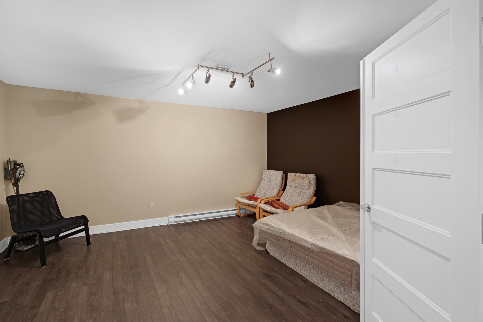 









3925


Rue Oslo

,
Brossard,




QC
J4Y2V5

