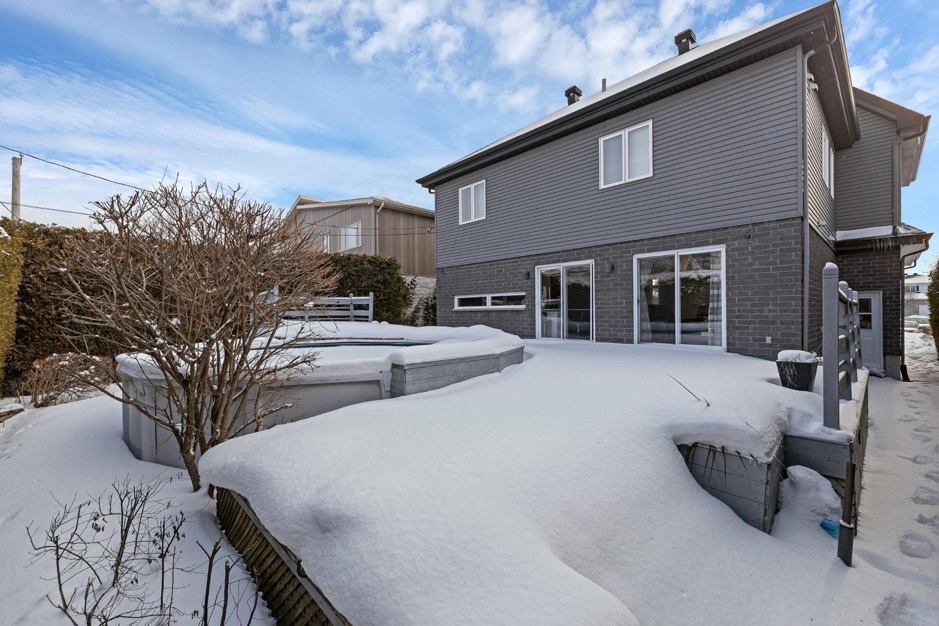 









3925


Rue Oslo

,
Brossard,




QC
J4Y2V5

