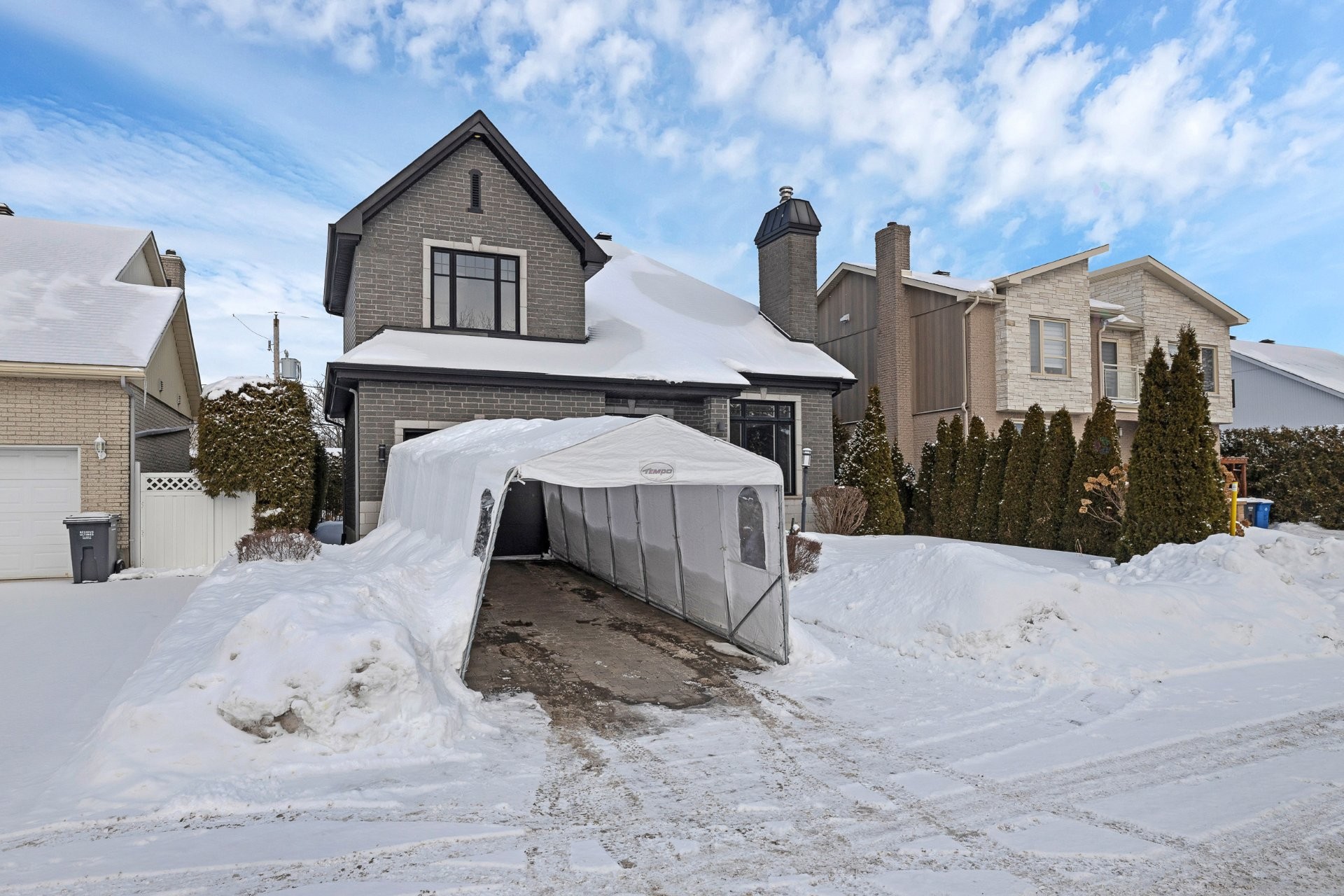 









3925


Rue Oslo

,
Brossard,




QC
J4Y2V5

